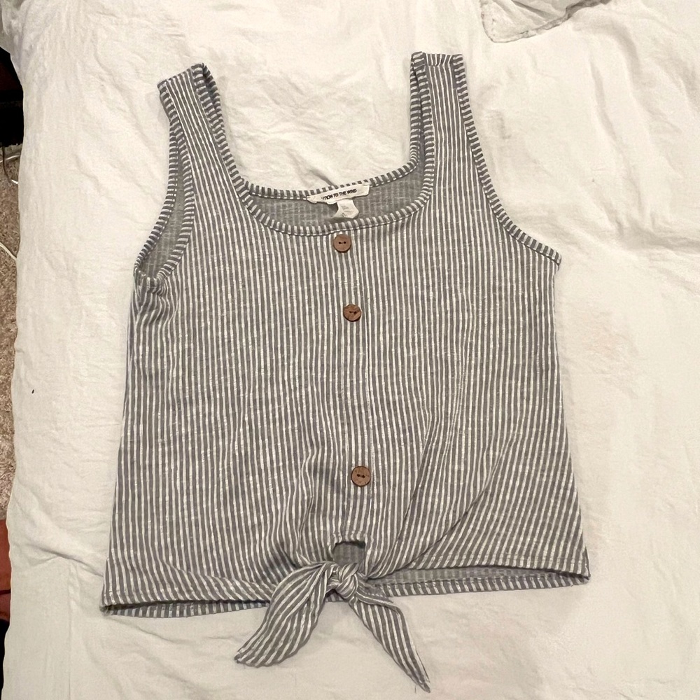 Grey striped cropped tank-buttons and tie detail